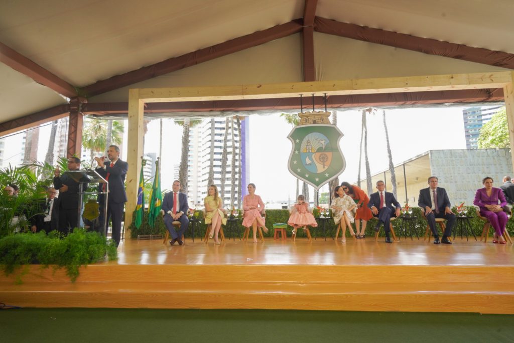 Elmano De Freitas, Marcelo Paz, Jade Romero, Lia E Beatriz Freitas, Izolda Cela, Vevéu Arruda, Camilo E Onélia Santana (2)