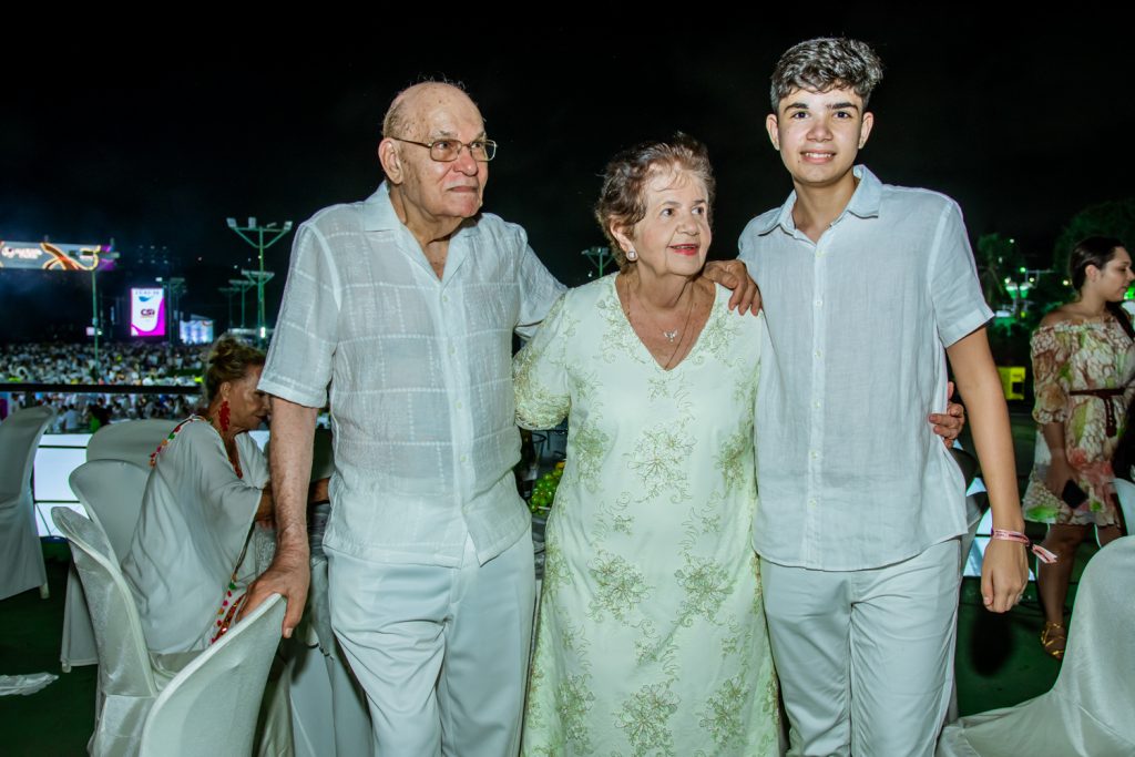 Gil Bezerra, Elisa Gradvohl E Raphael Gil Gradvohl (1)