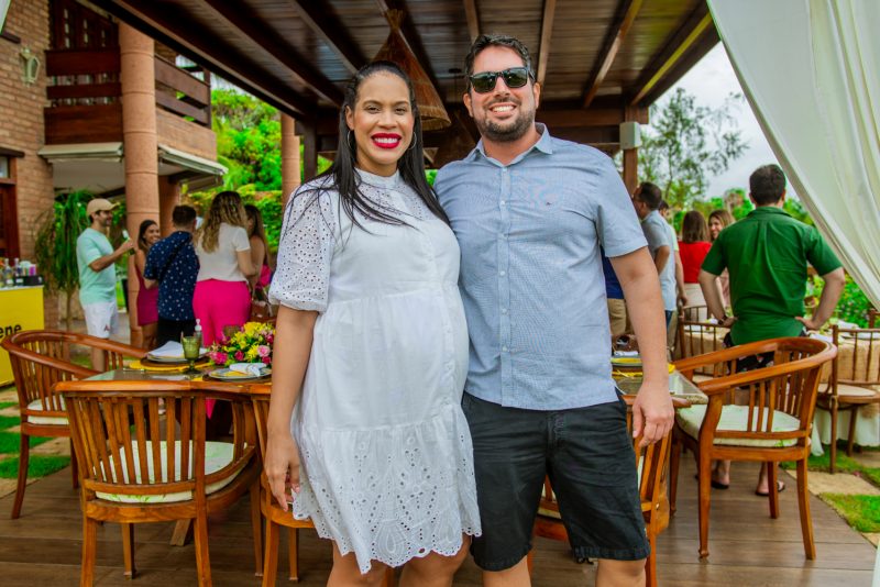 Sellene Megadiet - Sellene e Max Câmara recebem amigos em sua casa de veraneio para curtir a abertura do verão