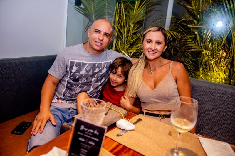 New Drinks - Quinut Restaurante estreia happy hour em noite de puro brilho