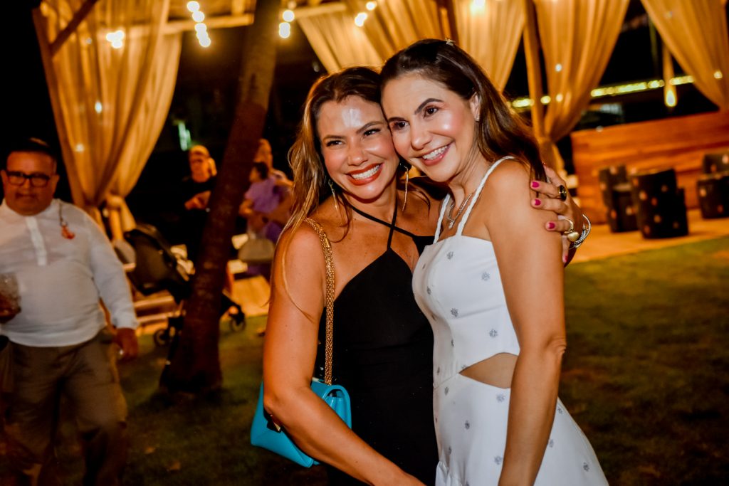 Vanessa Queirós E Adriana Queiroz