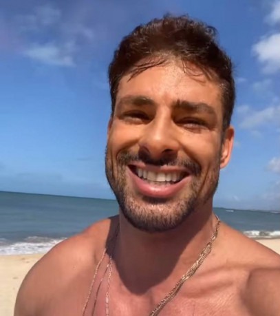 Cauã Reymond posta vídeo correndo na praia de Fortaleza e elogia a cidade