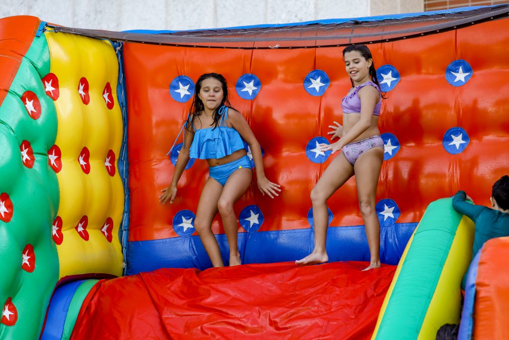 Julia Dojenes E Larissa Mastroiane