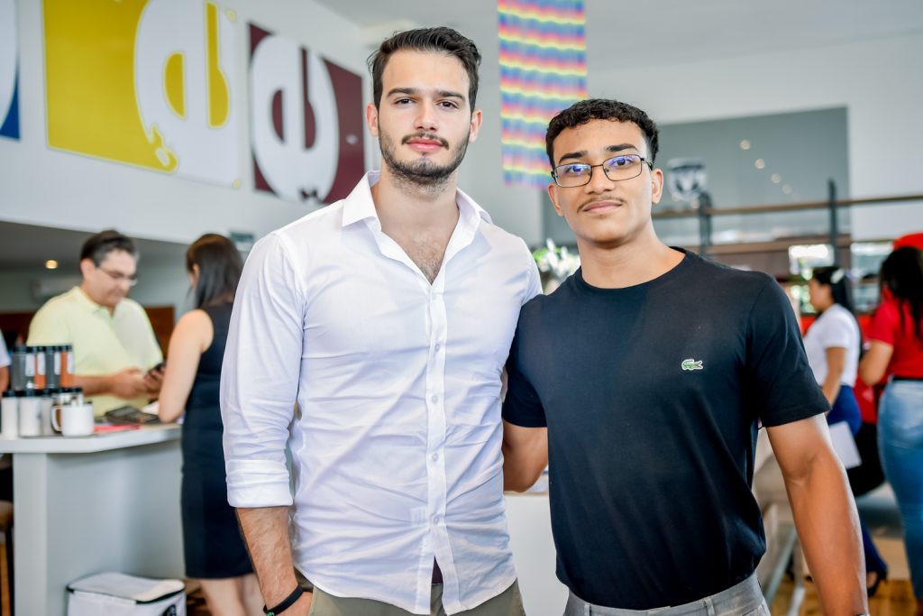 Lucas Gomes E Thiago Macário