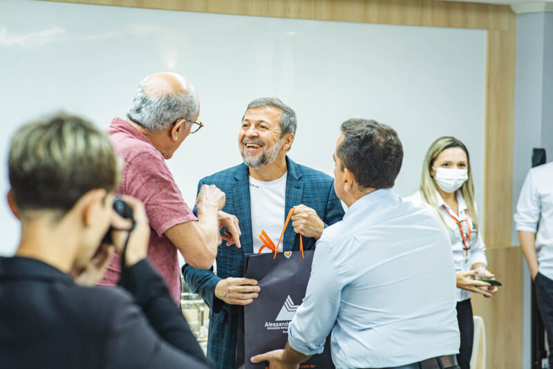 DESIGN URBANO EM FORTALEZA - Amigos em Ação recebe Élcio Batista em almoço-debate