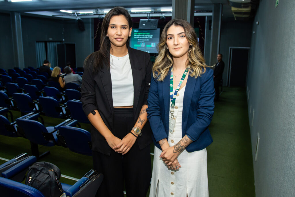 Ana Carolina E Aline Falcão