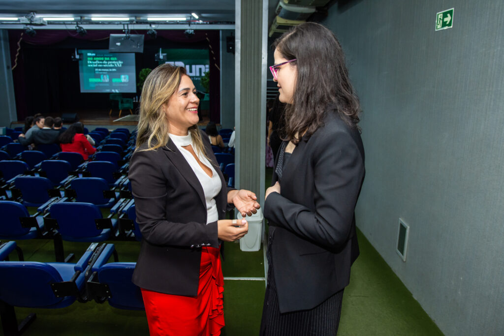 Emanuela Martins E Vanessa Côrreia Mendes