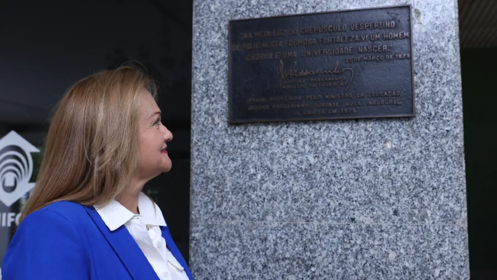 Lenise Queiroz Rocha Exposicao Legado Unifor 50 Anos Foto Aressoares 800