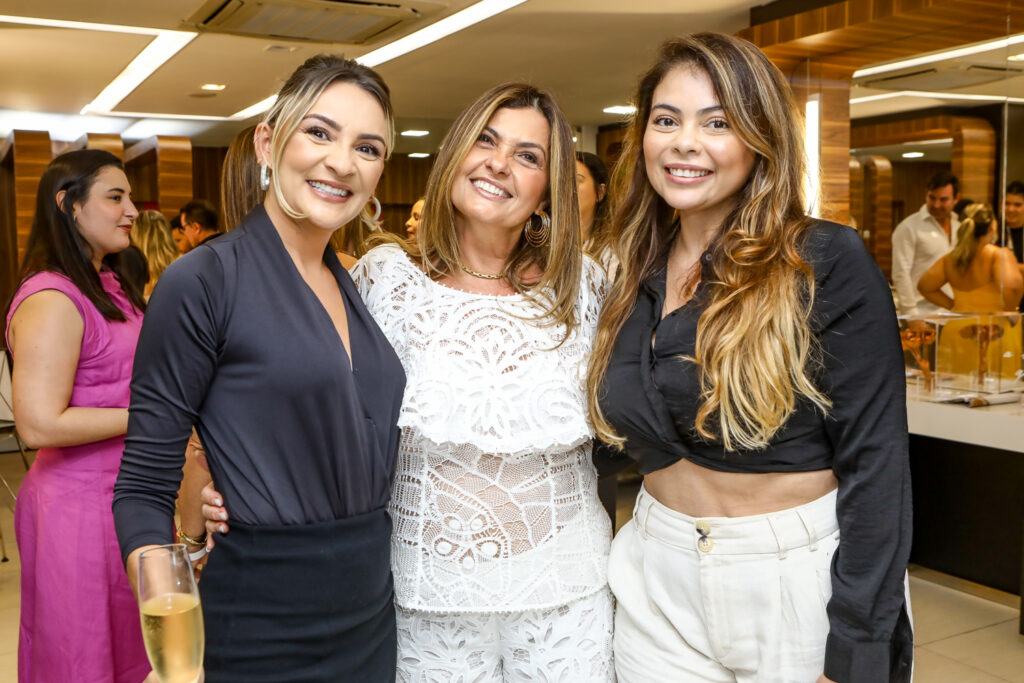 Nanda Almeida, Eveline Veloso E Vandinha Silveira