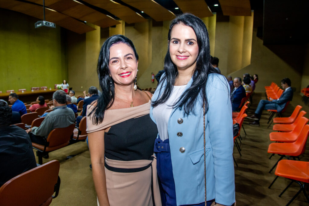 Ana Karla E Ana Íria Carneiro De Matos