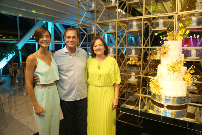 sessão parabéns - Ana Maria Studart celebra a chegada da nova idade com uma mega festa surpresa no Sky Lounge do BS Design