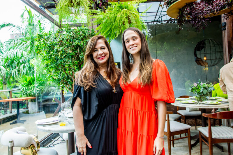 Mãe presente, amor sempre presente - Lenita reúne clientes para um almoço especial de Dia das Mães