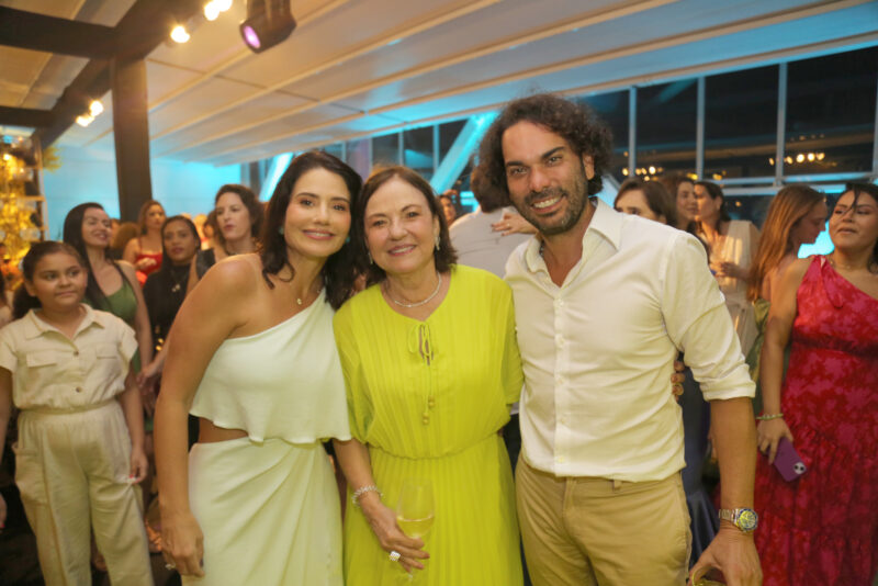 sessão parabéns - Ana Maria Studart celebra a chegada da nova idade com uma mega festa surpresa no Sky Lounge do BS Design