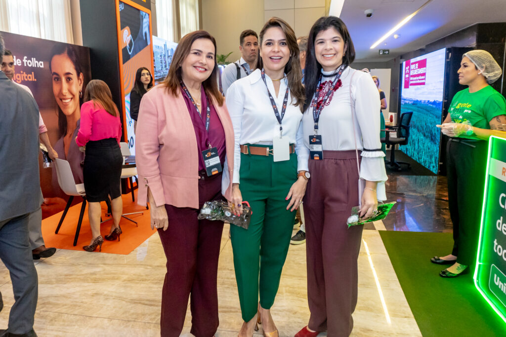 Vanimayre De Carvalho, Camila Benevides E Roberta Granjeiro