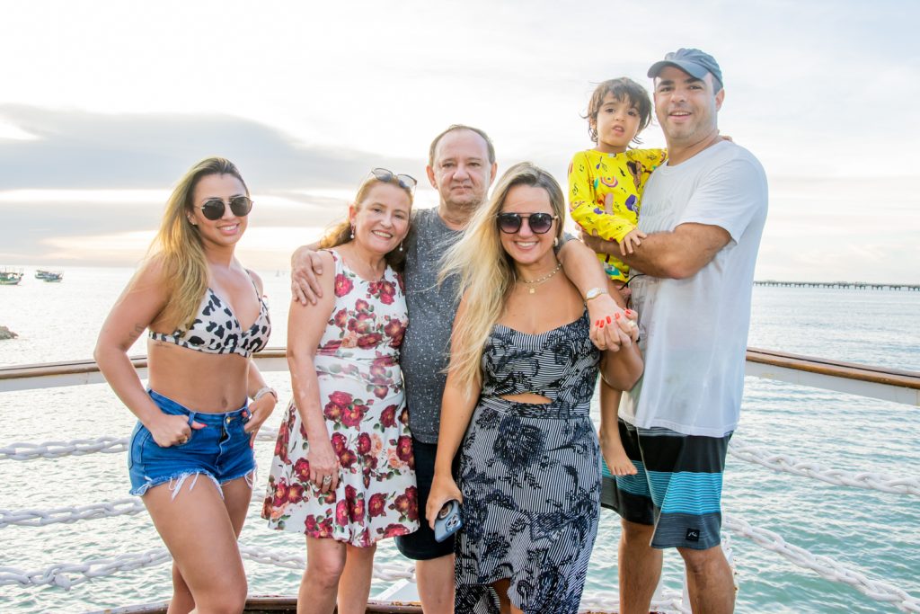 Giovanna, Célia, Giovani, Katiuscy, Enzo E Láo Montezuma