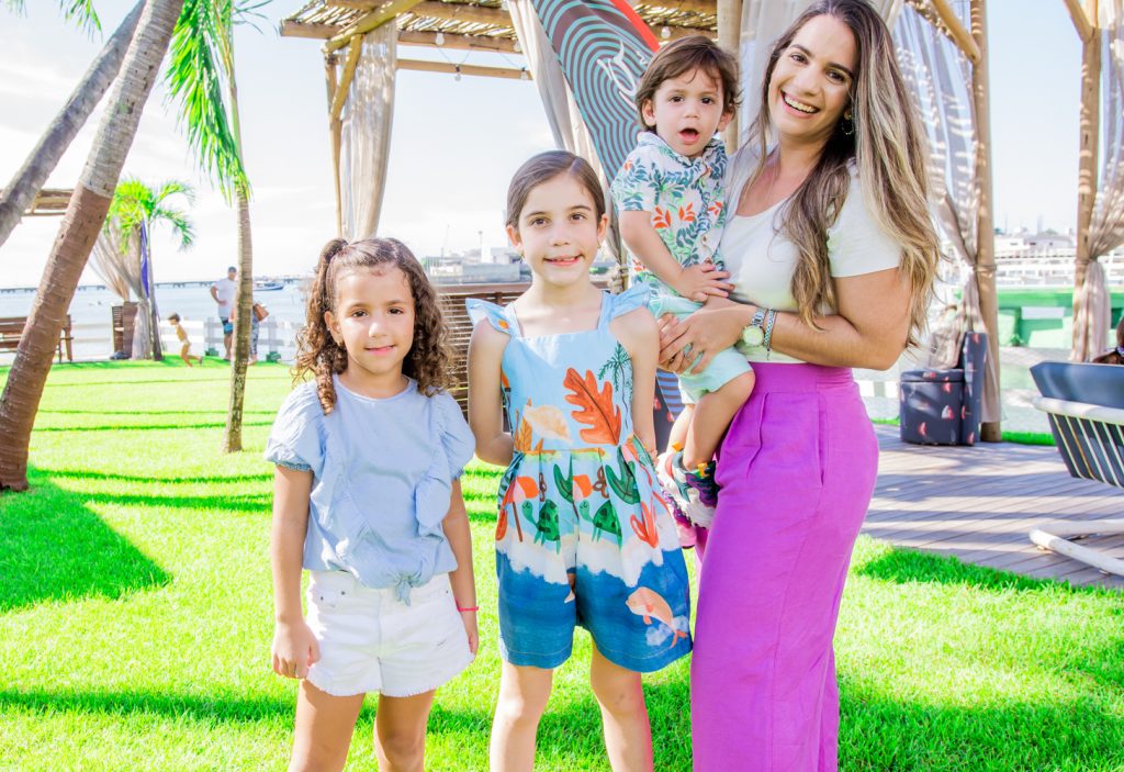 Luiza, Giulia, Enrico E Karolina Cardoso