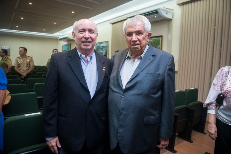 Reconhecimento - Ricardo Cavalcante e Ivens Dias Branco Jr. recebem honraria do Exército Brasileiro