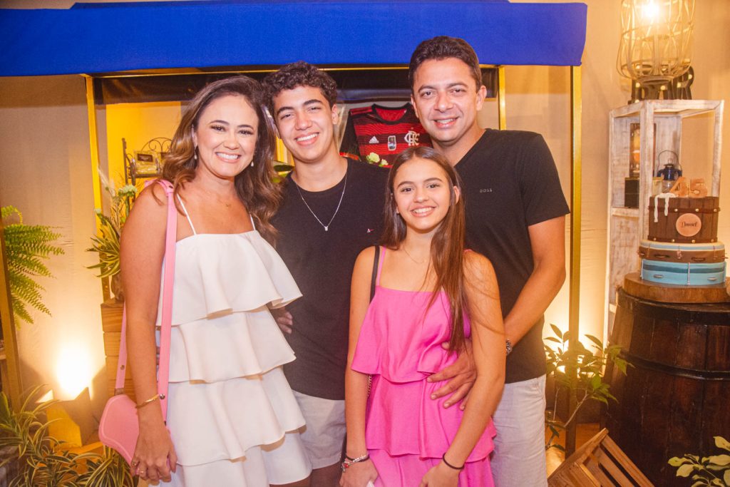 Beatriz, Matheus, Beatrice E Willian Bezerra