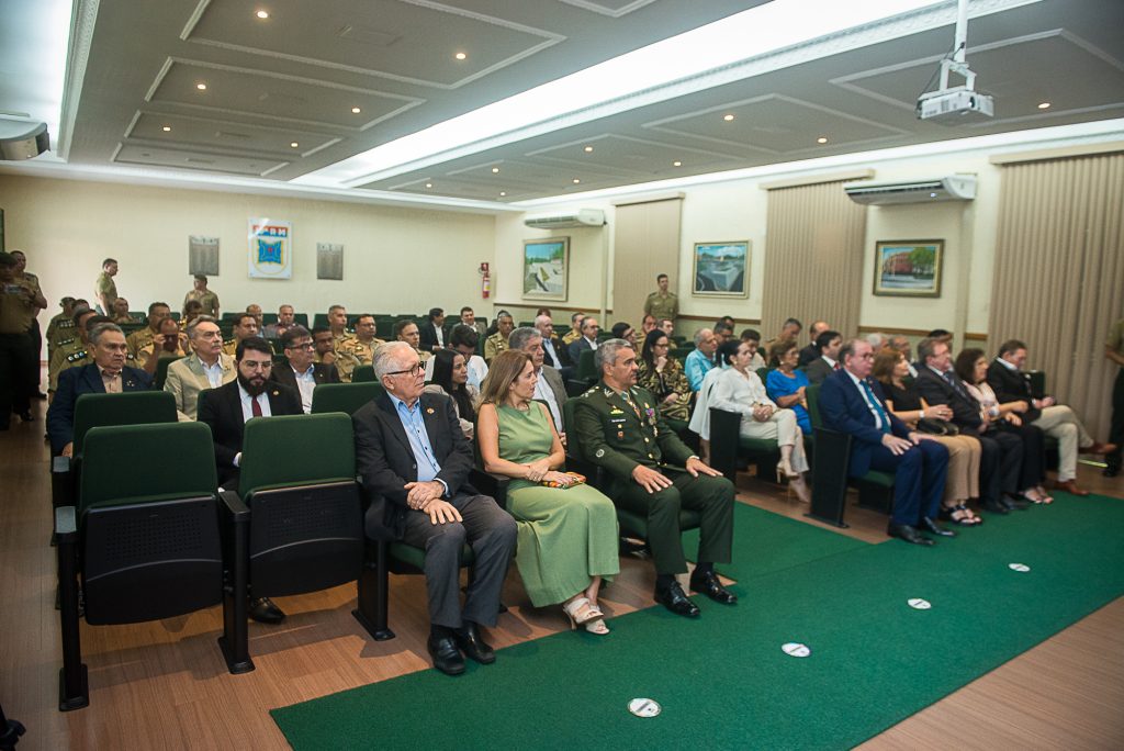 Entrega De Medalhas A Ricardo, Sérgio Cavalcante E Ivens Dias Branco Jr Na 10ª Região Militar (27)