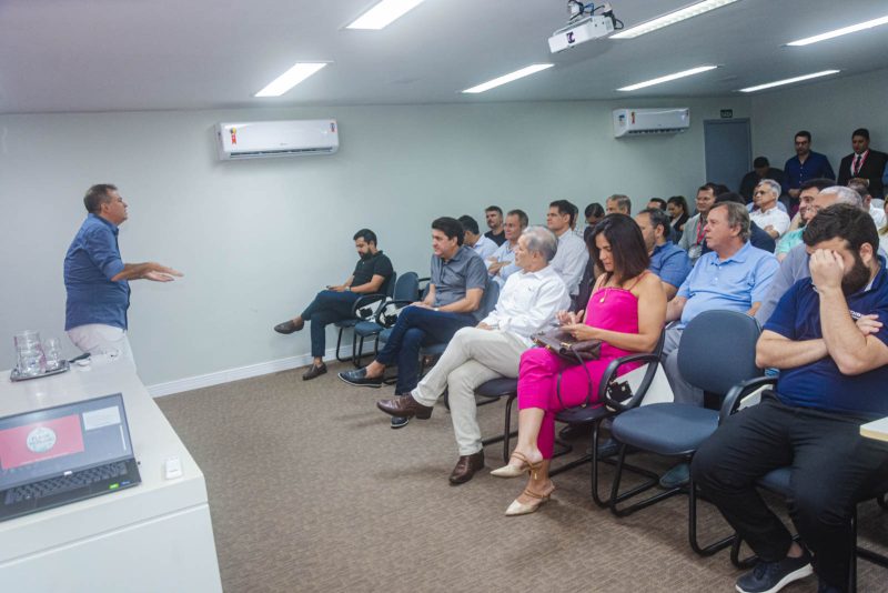 Mercado imobiliário - Ricardo Bezerra apresenta os números do setor no mês de abril em mais uma edição do Flash Imobiliário