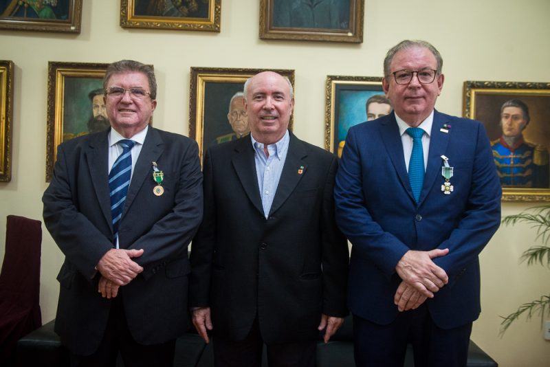 Reconhecimento - Ricardo Cavalcante e Ivens Dias Branco Jr. recebem honraria do Exército Brasileiro