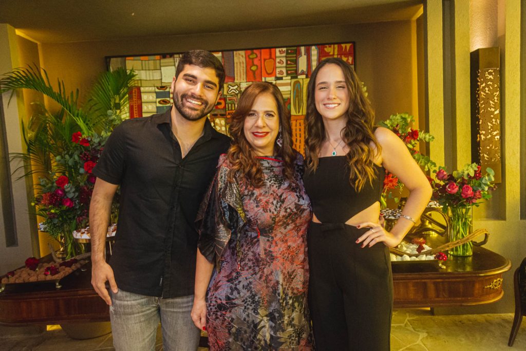 Thiago, Martinha E Paula Assuncao