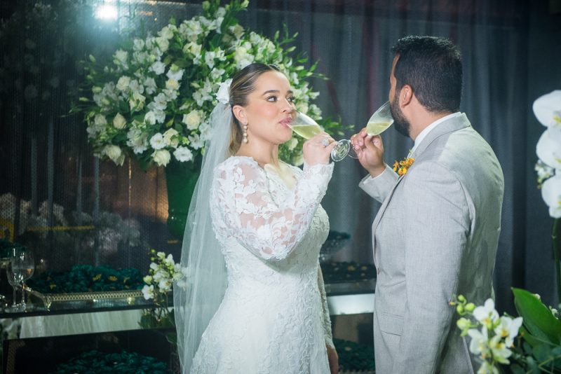 Chuva de Arroz - Digno de conto de fadas! Foi assim o casamento de Ana Paula Freire e Helder Alencar no Aquiraz Riviera