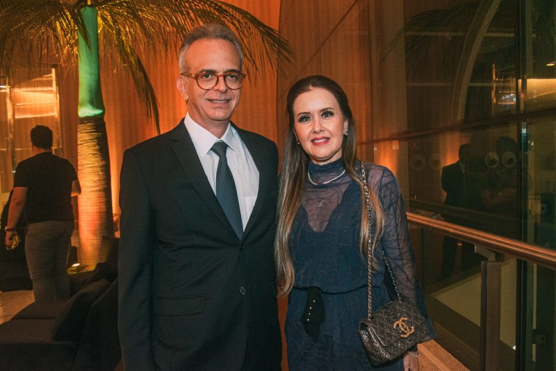 Maior comenda do comércio cearense - Ricardo Cavalcante é agraciado com o Troféu Clóvis Rolim no Teatro RioMar