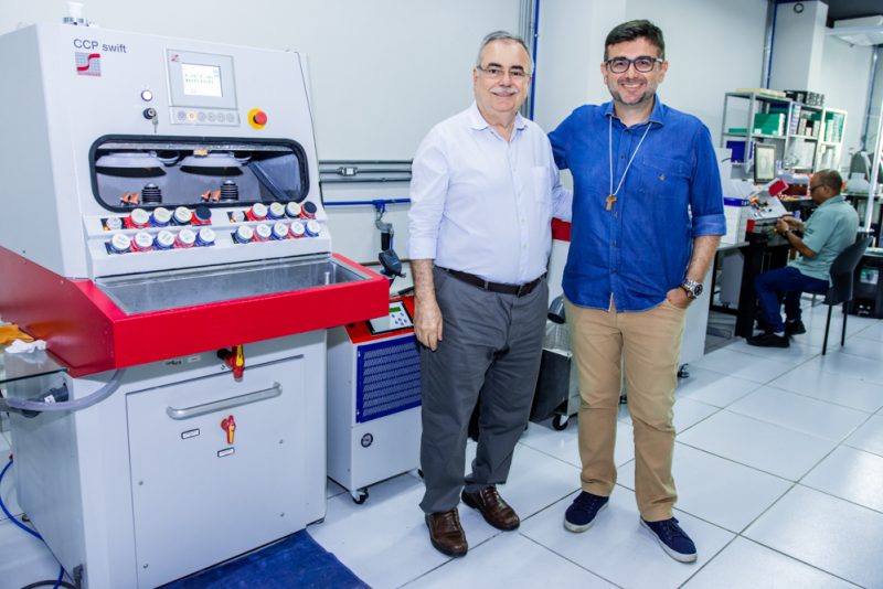 Modernidade - Rede Óticas Visão inaugura novo laboratório óptico com tecnologia alemã da Schneider