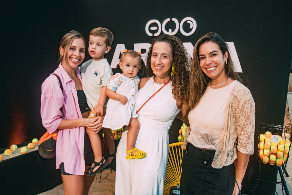 Paula Joca, Teo Valverde, Ava Reeves, Sasha Reeves E Luciana Russo