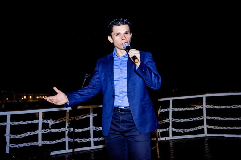 NOITE DE AUTÓGRAFOS - Stelinha Frota lança o livro “Estrelas” em evento no Iate Clube de Fortaleza