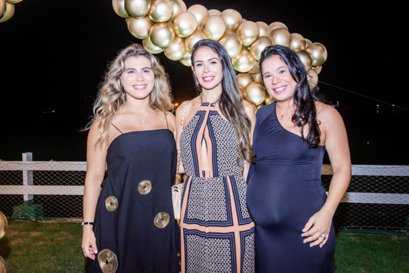 NOITE DE AUTÓGRAFOS - Stelinha Frota lança o livro “Estrelas” em evento no Iate Clube de Fortaleza