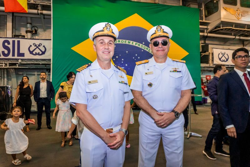 Cerimônia do Pôr-do-Sol - Capitão de Mar e Guerra, Mozart Junqueira, reúne convidados em evento no Navio-Aeródromo Multipropósito Atlântico