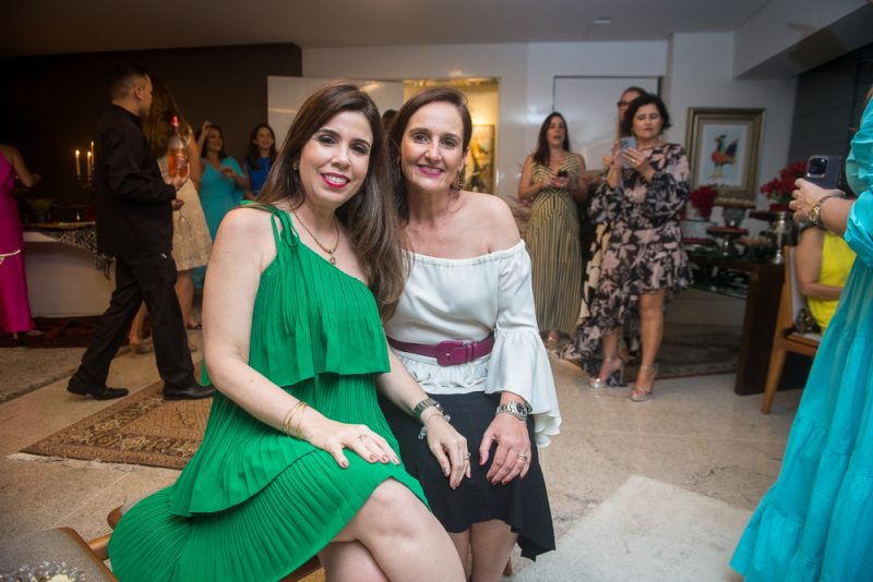 50th - Melaine Fernandes estreia nas 5 décadas em grande estilo com uma animada festa no seu elegante apartamento