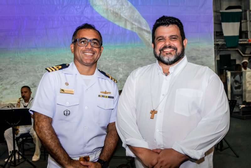 Cerimônia do Pôr-do-Sol - Capitão de Mar e Guerra, Mozart Junqueira, reúne convidados em evento no Navio-Aeródromo Multipropósito Atlântico