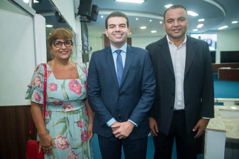 Reconhecimento - Câmara de Fortaleza concede Medalha do Mérito Jurídico Municipal ao advogado Matheus Teodoro Ramsey Santos