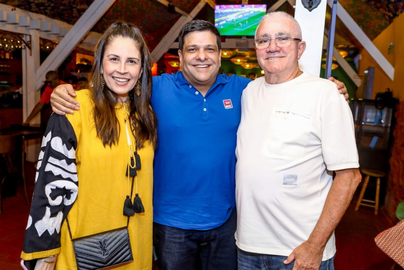 sessão parabéns - Duda Soares comemora seu aniversário acompanhado de uma turma das boas