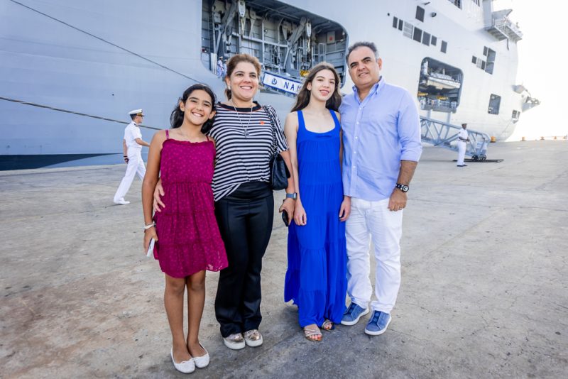 Cerimônia do Pôr-do-Sol - Capitão de Mar e Guerra, Mozart Junqueira, reúne convidados em evento no Navio-Aeródromo Multipropósito Atlântico