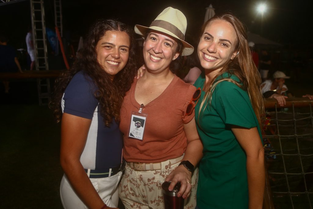 Isabele Bandeira, Ana Claudia E Livia Antunes