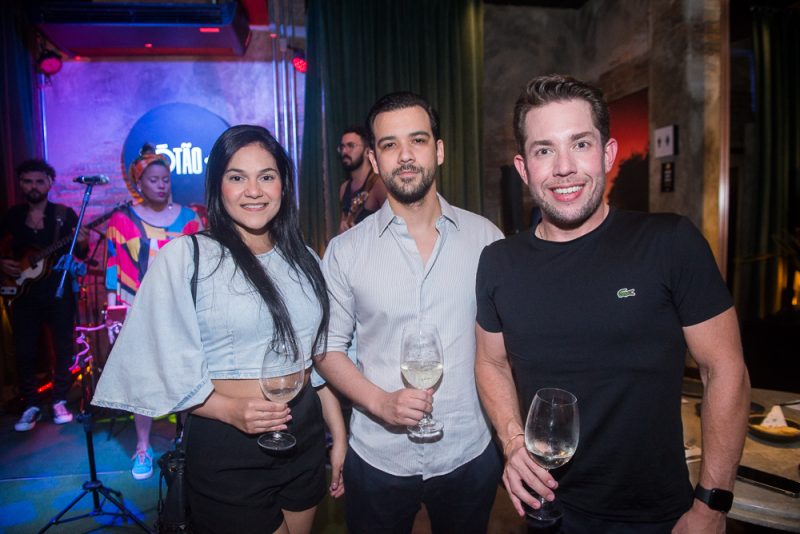 Noite imperdível - Muita música, gastronomia e diversão. Foi assim a Super Quinta no Sótão Club do Moleskine