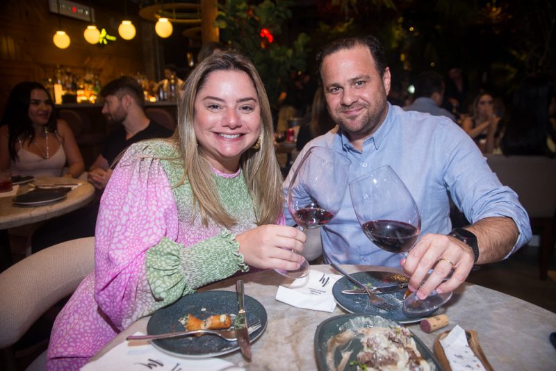 Noite imperdível - Muita música, gastronomia e diversão. Foi assim a Super Quinta no Sótão Club do Moleskine