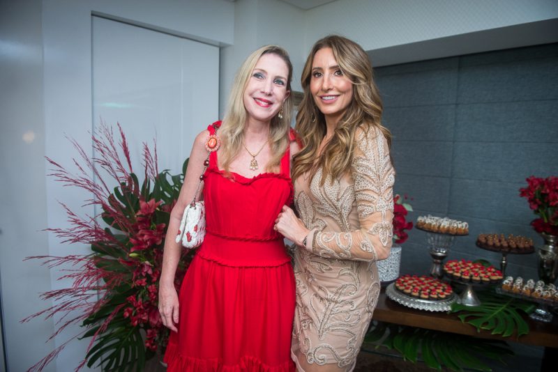 50th - Melaine Fernandes estreia nas 5 décadas em grande estilo com uma animada festa no seu elegante apartamento