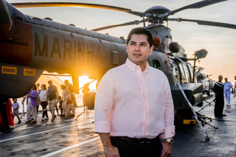 Cerimônia do Pôr-do-Sol - Capitão de Mar e Guerra, Mozart Junqueira, reúne convidados em evento no Navio-Aeródromo Multipropósito Atlântico