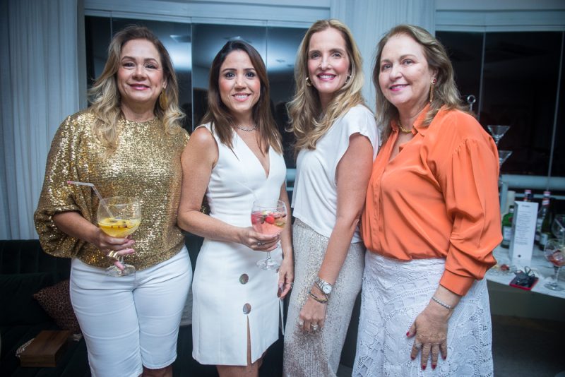 50th - Melaine Fernandes estreia nas 5 décadas em grande estilo com uma animada festa no seu elegante apartamento