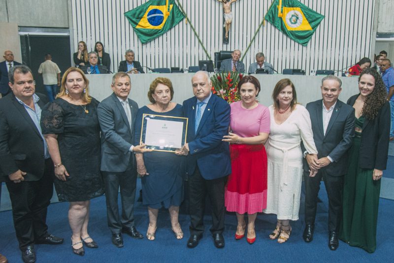 Sessão Solene - Prefeito Roberto Pessoa e Emape são homenageados na Alece