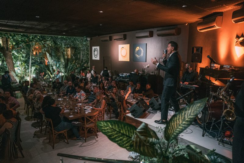 Jazz Concert - Gustavo Serpa dá show de voz e performance em noite sold out no Pipo Restaurante