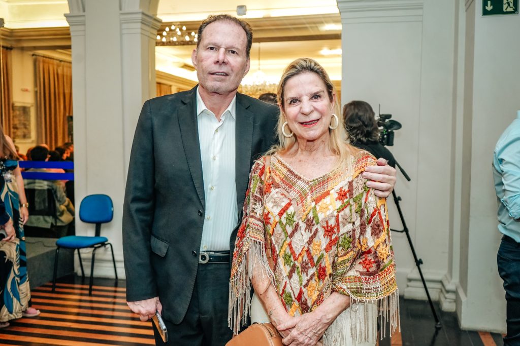 Julio Ventura E Annea Ribeiro