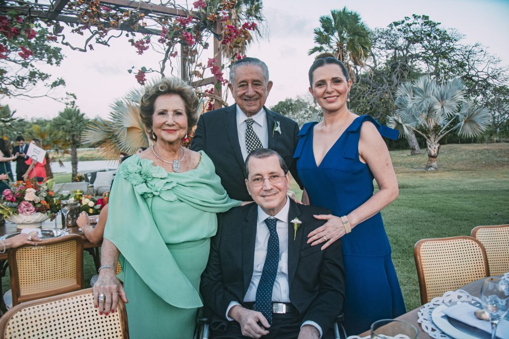 Lucia, Mauricio, Paulo E Adriana Medeiros