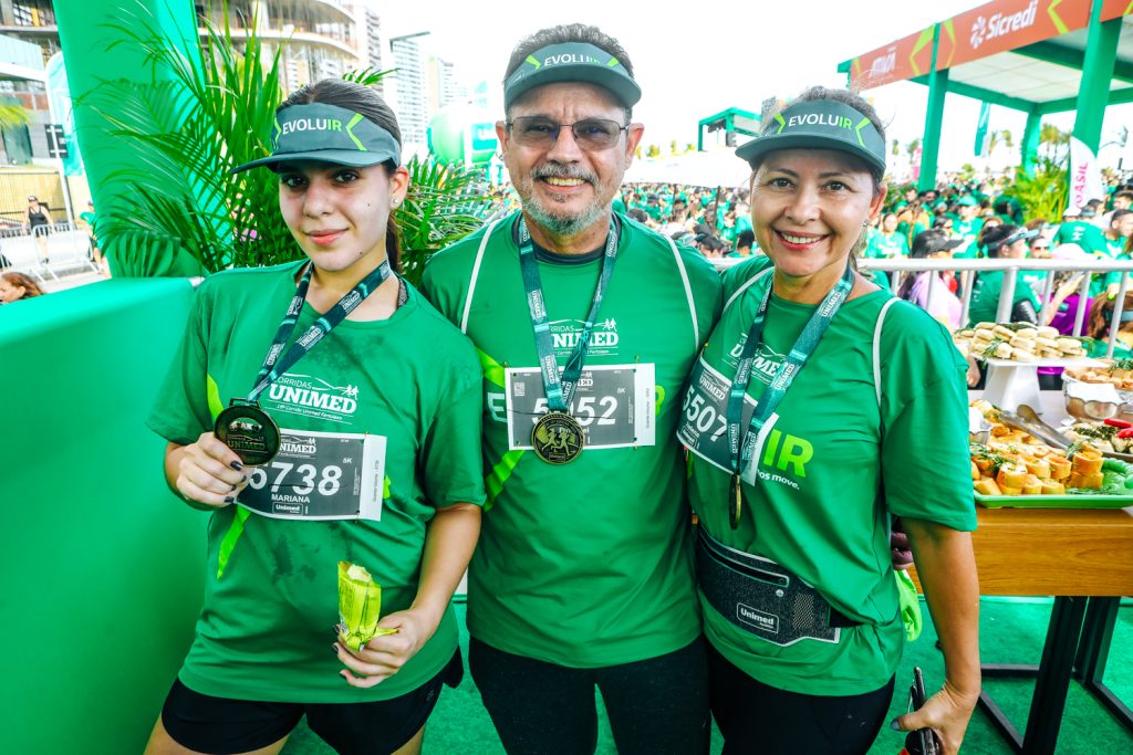 Mariana, Emanoel E Helena Castelo