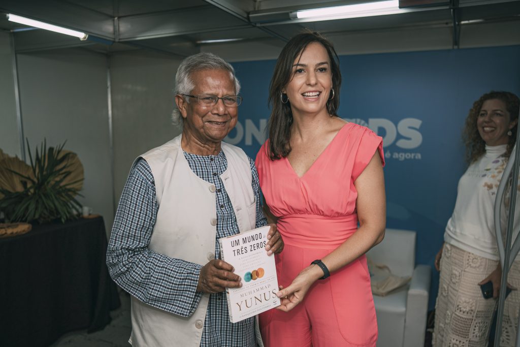 Prof Muhammad Yunus E Lia Freitas